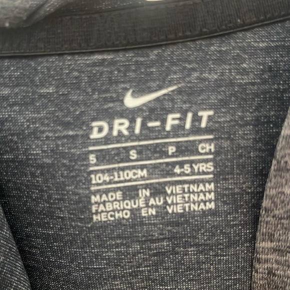 ❤️ 🆕 NIKE boys Charcoal Dri-Fit Hoodie Size S - Picture 4 of 4